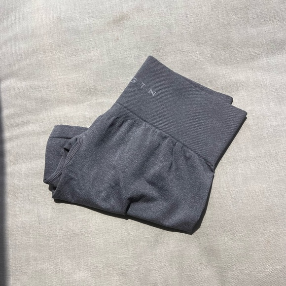 Grey Mid Rise Pro Seamless Shorts - Picture 4 of 4